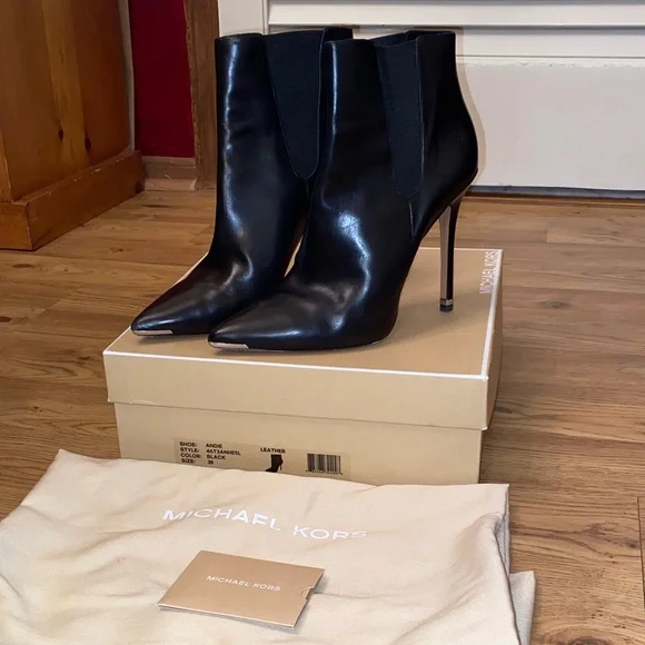 Michael Kors Andie Boots - Picture 2 of 12